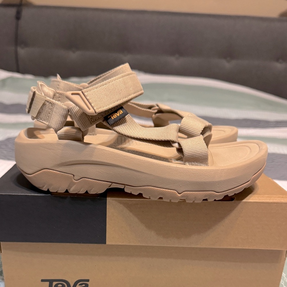 Teva Women's Hurricane XLT2 Ampsole in Sesame color.